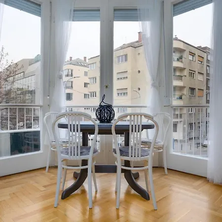 Golden Hour Apartment-3