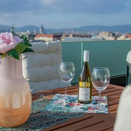 Centropolitan Penthouse With Jaccuzzi- 2 Free Parking- Self Check-In-2