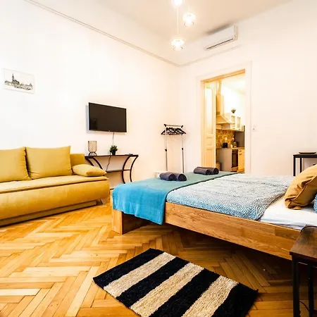 Palace Quarter Suite-2