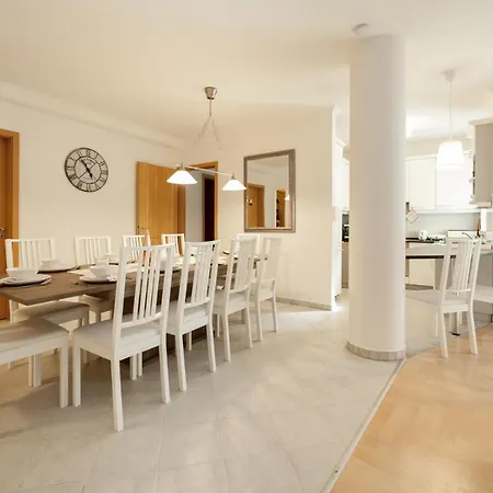 Gde Hollo Apartments-2