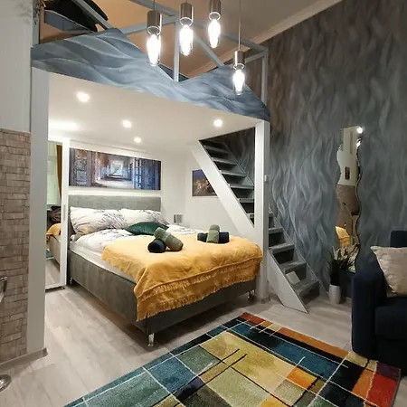 Suzan'S Apartment In The Heart Of Budapest-3