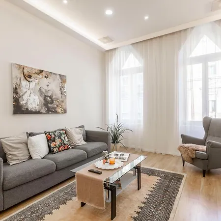 Exclusive Csengery Residence In The Heart Of Budapest-2