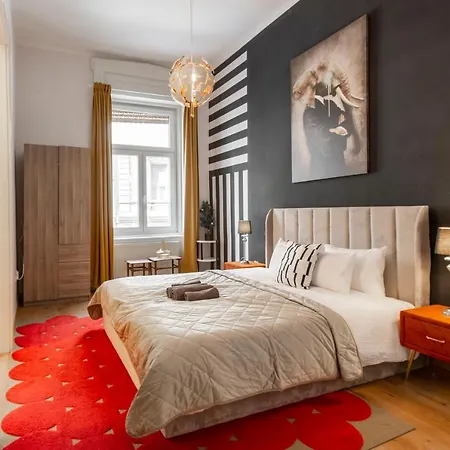 Deluxe Dohany Residence Next To The New York Cafe-2