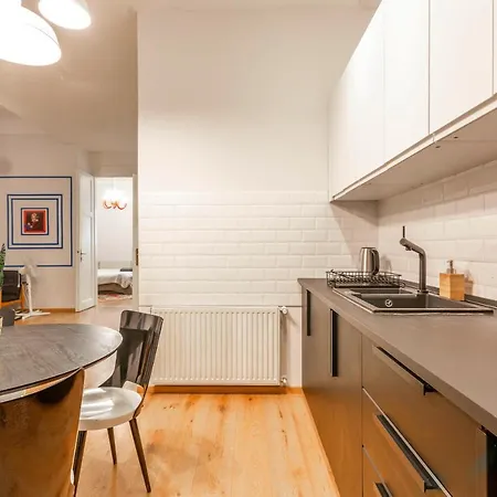 Deluxe Dohany Residence Next To The New York Cafe-3