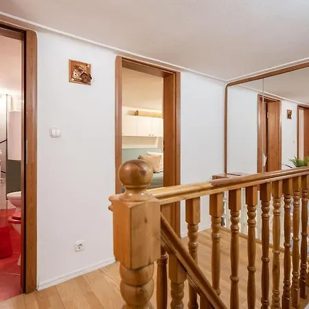 Cozy 3 Bedrooms In 7St Districht-3