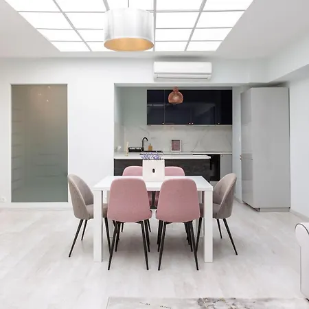 Luxurious Karoly Apartment In The Heart Of Budapest-2