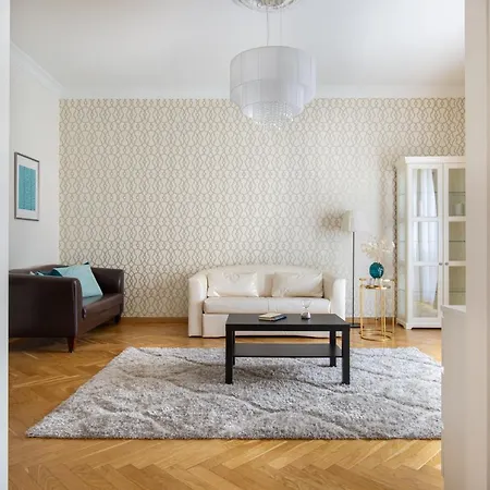 Gde Karoly Apartmant-2