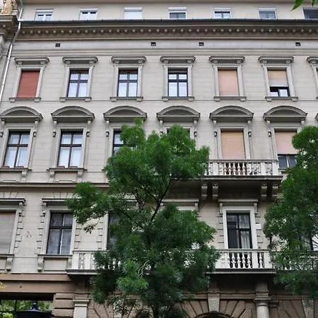 Charming Art Deco Flat-3