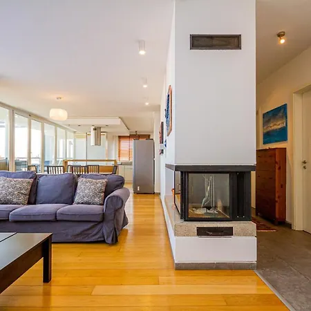 Luxury Apartment With Balcony In Downtown-3