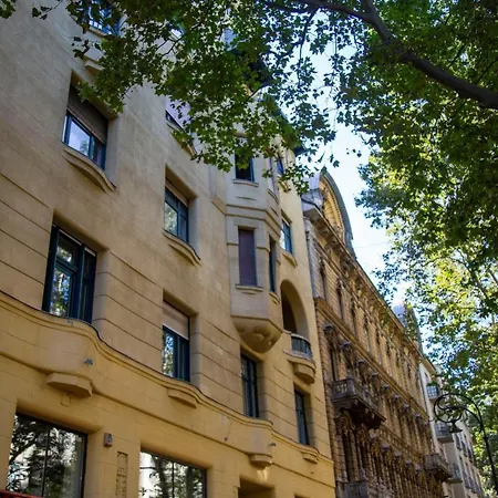 Luxurious & Spacious Downtown Residence In Liszt Ferenc Square-3