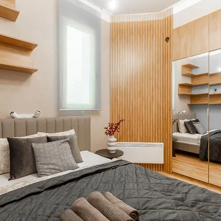 Exclusive Dohany Apartment With Balcony Next To The New York Cafe-3