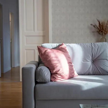 Luxury 3Bedrm 2Bathrm Apartment With Danube River View-3