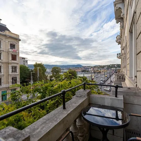Luxury 3Bedrm 2Bathrm Apartment With Danube River View-2