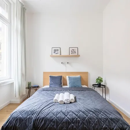 Central Grand Apartment With 5Bedrm 2Bathroom-2