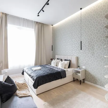 Luxurious & Spacious Central Residence With Balcony-3