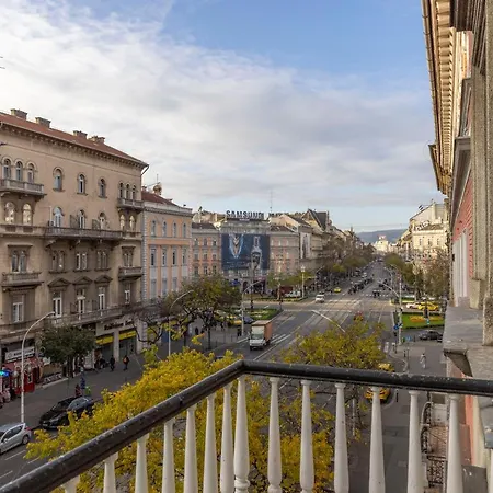 Luxurious & Spacious Central Residence With Balcony-2