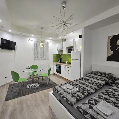Smart Studio In The Heart Of Budapest-3