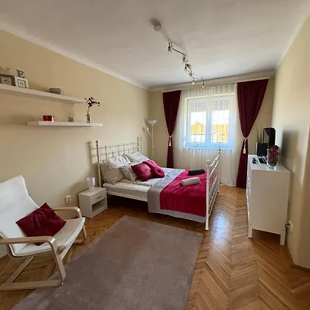 Downtown Hideaway Apartman-3