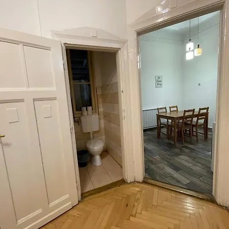 White Pearl Rooms Near Gozsdu-3