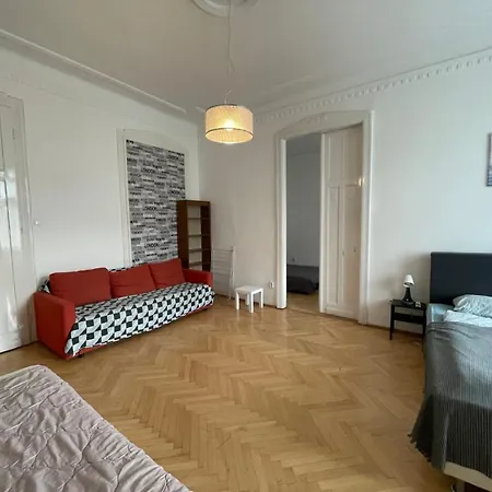 White Pearl Rooms Near Gozsdu-2