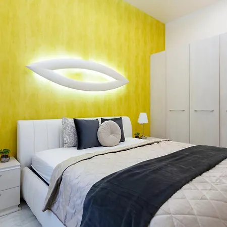 Luxurious Central Apartment Next To The Danube River-2