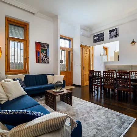 Rustic Downtown Apartment 106 M2-3
