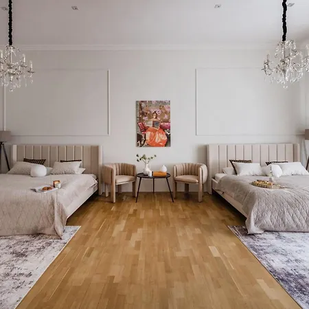 Timeless Elegant Apartment By Opera House-3