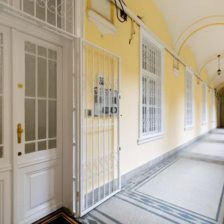 K4 Studio Apartments Budapest By Staymood Holidays-3
