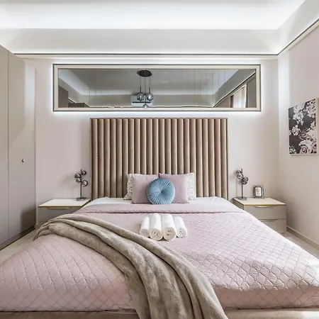 High-End Luxurious Royal Residence In The Heart Of Budapest-3