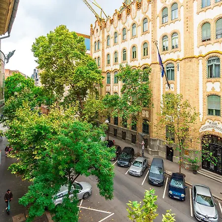 Luxury Art Nouveau Apartment Next To Parliament Building-2