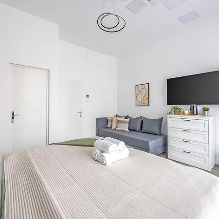 Deluxe Danube City Center Suites Next To The Fashion St'-2