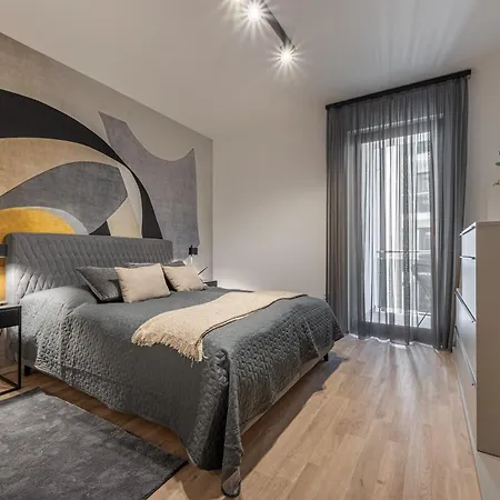 Condo With Balcony @ Downtown Budapest-3