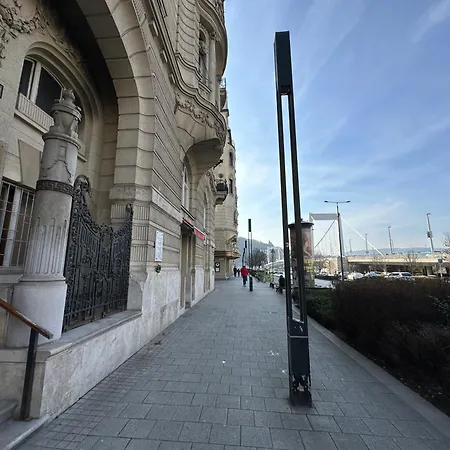 Deluxe Danube City Center Suites Next To The Fashion St'-3