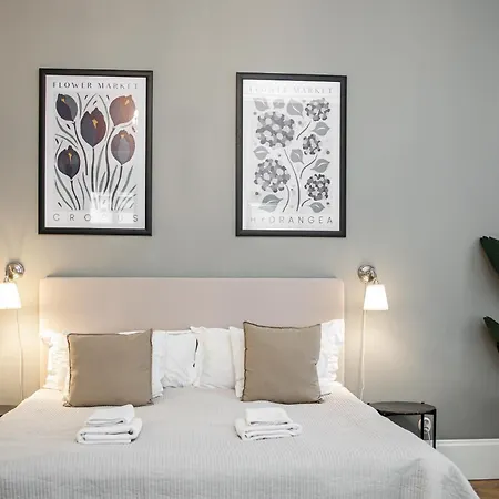 Spacious Victorian Residence By Grand Boulevard-3