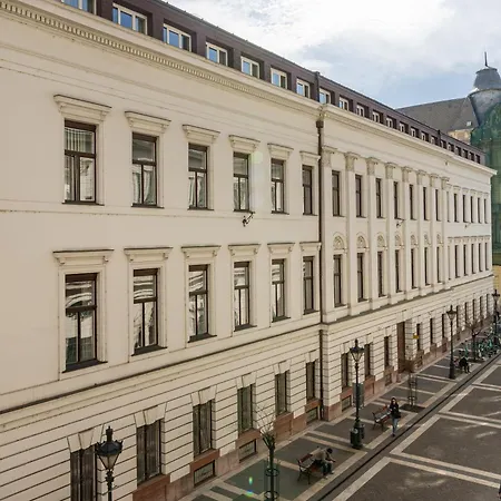 Basilica View Three Bedrooms Prime Apartment With Free Parking-3