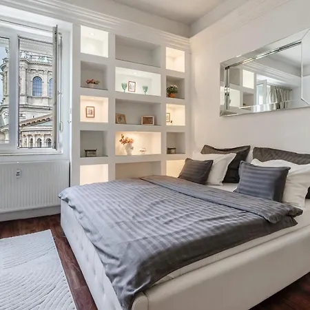 Basilica And Castle View Luxury Suite, Free Parking Reservation Needed-2