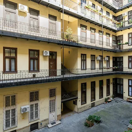 Csarnok Apartment-3