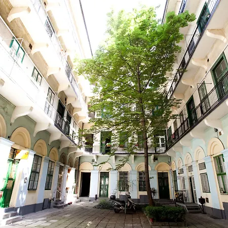 Budapest Easy Flat Oktogon-3