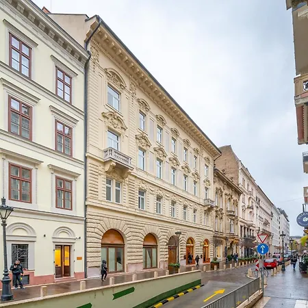 Heart Of Budapest Luxury Apartment With Amazing View-3