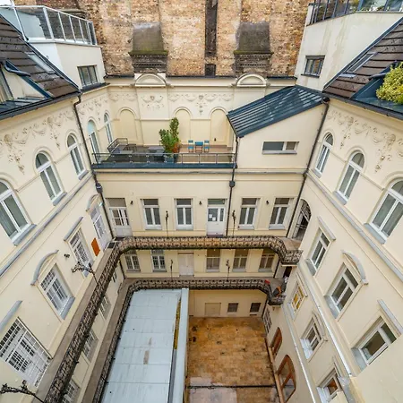 Heart Of Budapest Luxury Apartment With Amazing View-2