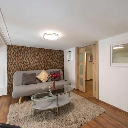 Cozy Quentin Apartment Near Danube River-3