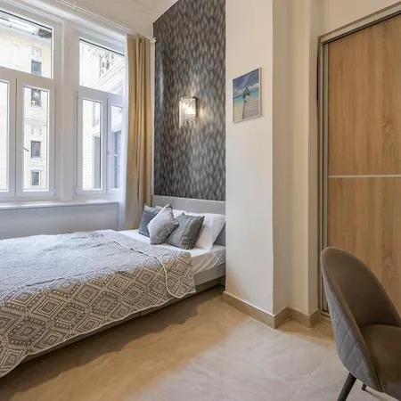 Cozy Quentin Apartment Near Danube River-2
