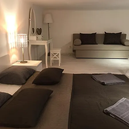 Goldcentral Gozsdu Apartment-Downtown Prime Location-3