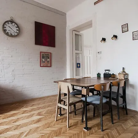 Stylish Downtown Apartment-3