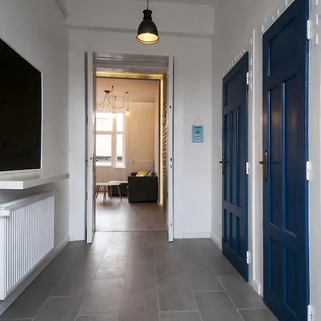 Stylish Downtown Apartment-2
