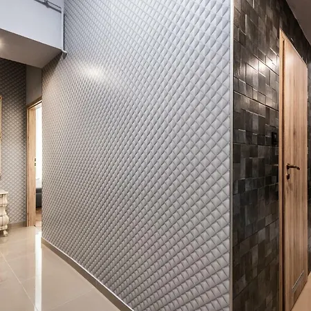 Center,The Rumbach Suite-3