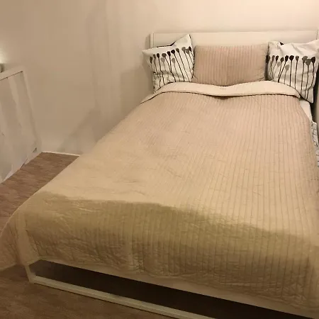 Revay 6 Apartment-3