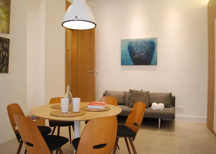 Stylish Studios Apartment In The City Center With Air Conditioning