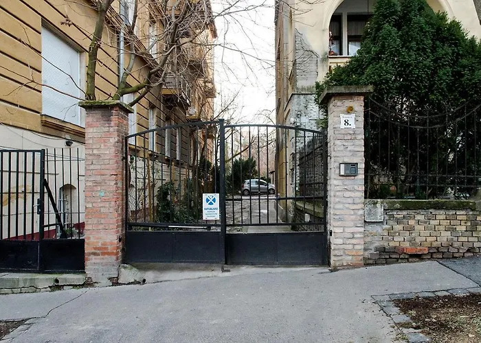 St. Gellert Square - Minilux Apartman