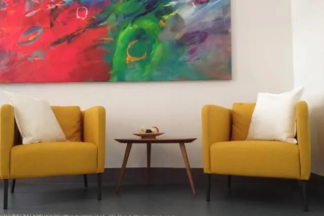 Stylish Holiday Art - Wifi & Great Location